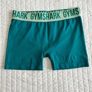 GYMSHARK • Shorts